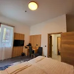 Ξενοδοχείο με διαμερίσματα Bauhaus Wellness Σίοφοκ