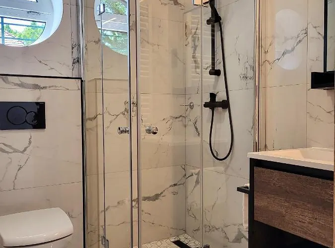 Bauhaus Wellness מלון דירות שיופוק